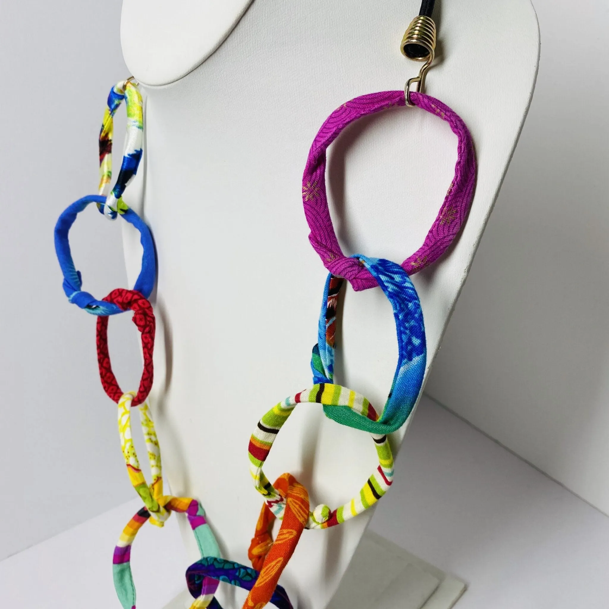 FICKLESTICKS Chain on Bungee Necklace - REDS (NOT MULTI)
