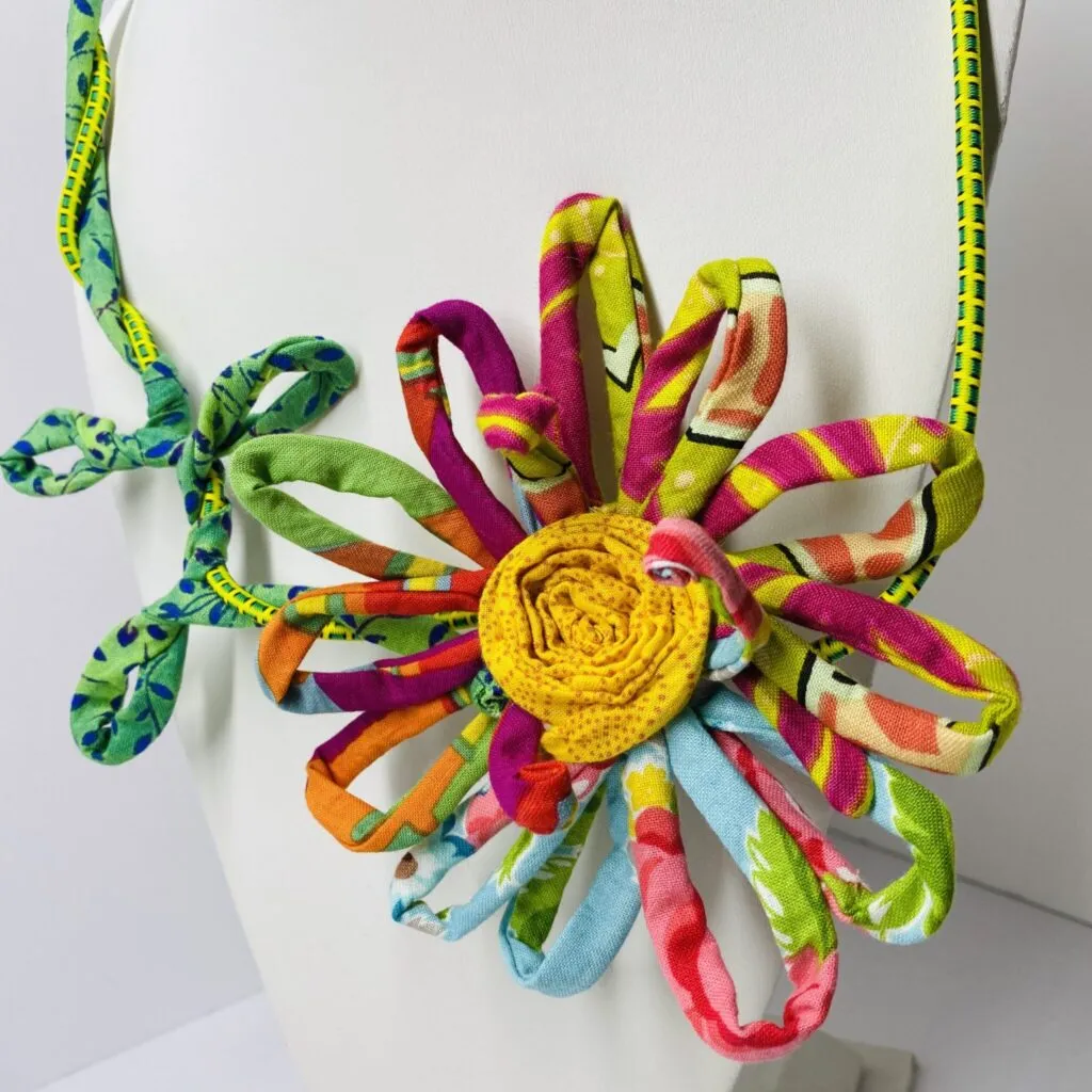 FICKLESTICKS Small Neck Flower - BLACK AND WHITE (YELLOW CENTER) (NOT MULTI)