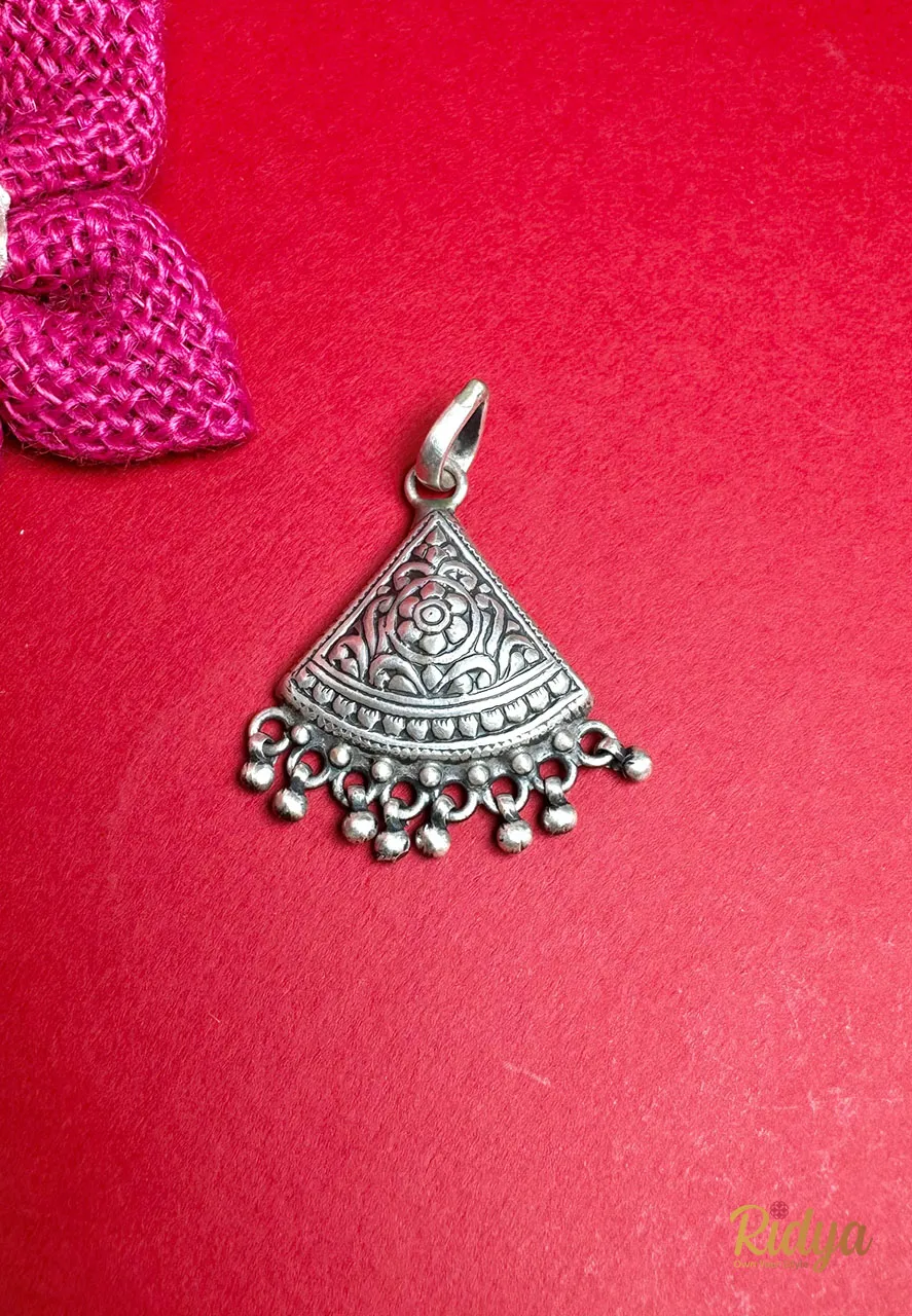 Floral Details Carved Triangle Ghungri Pendant