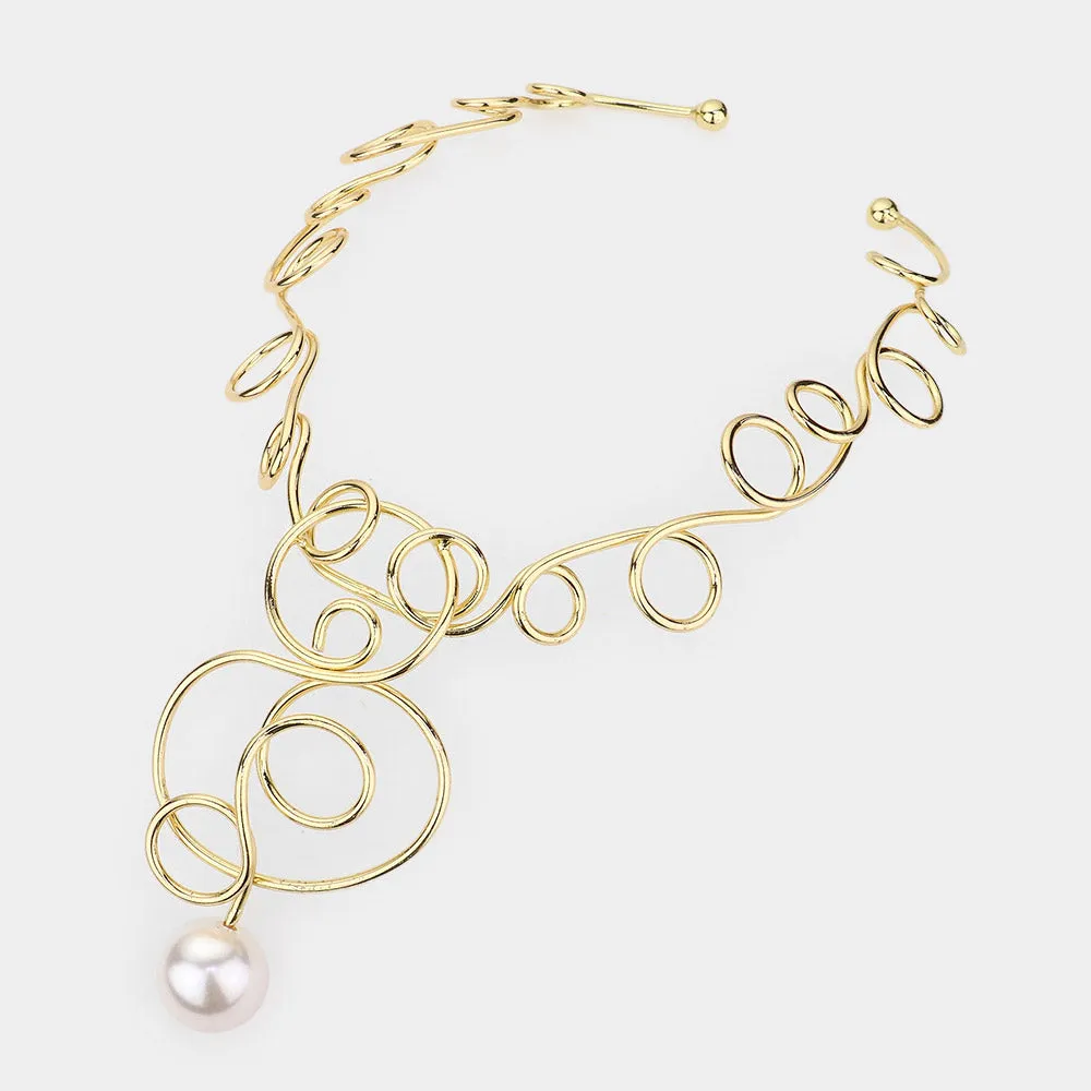 Pearl Accented Twisted Metal Necklace Gold