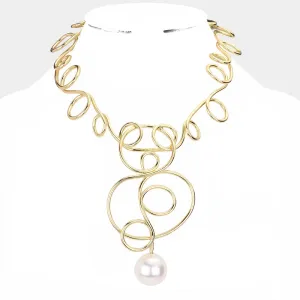 Pearl Accented Twisted Metal Necklace Gold