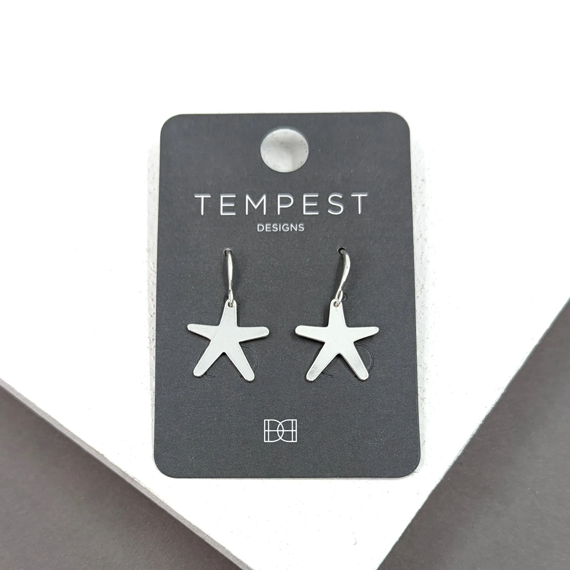 Simple star earrings