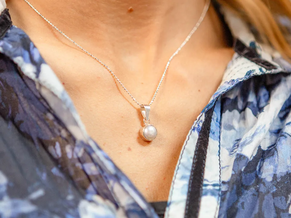 Simple White Pearl Pendant