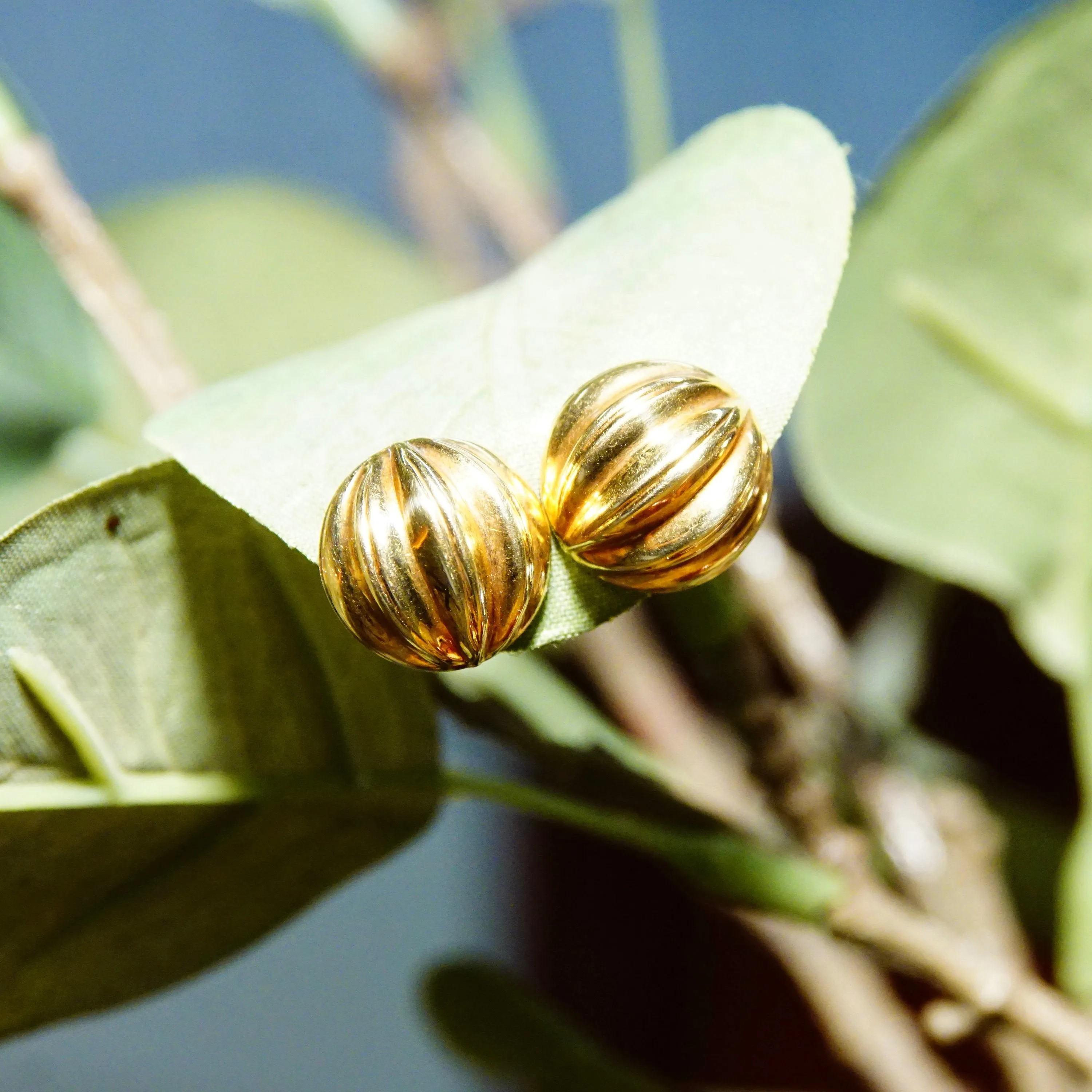 Vintage 14K Gold Pleated Half Dome Earrings, Minimalist Scalloped Gold Dome Post Earrings, 14K Push Backs, 585 Jewelry, 5/8"