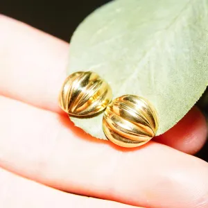 Vintage 14K Gold Pleated Half Dome Earrings, Minimalist Scalloped Gold Dome Post Earrings, 14K Push Backs, 585 Jewelry, 5/8"