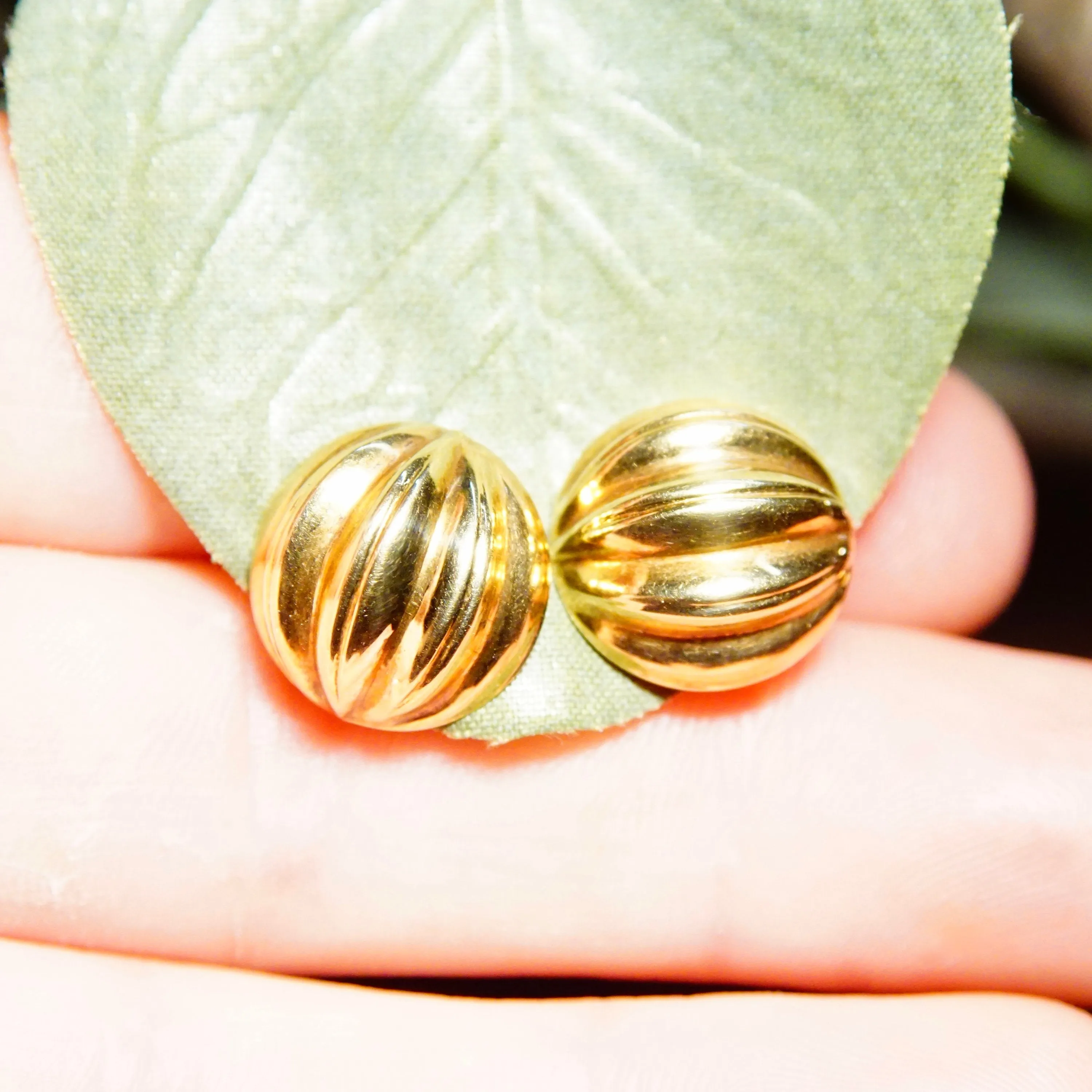 Vintage 14K Gold Pleated Half Dome Earrings, Minimalist Scalloped Gold Dome Post Earrings, 14K Push Backs, 585 Jewelry, 5/8"