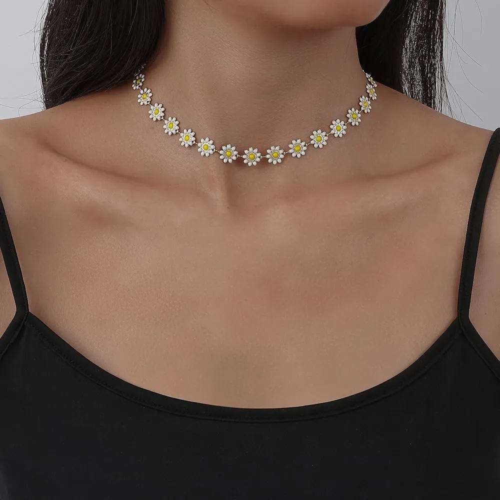 White Daisy Necklaces for Women.Flowers Daisy Choker Necklace Pearl Daisy Necklace Cute Little Daisy Sunflower Necklace for Her Gifts